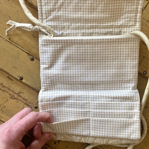 VERA BRADLEY CROSSBODY IVORY TAN NEUTRAL QUILT TRAVEL JEWELRY ORGANIZER MINI BAG - Picture 10 of 13